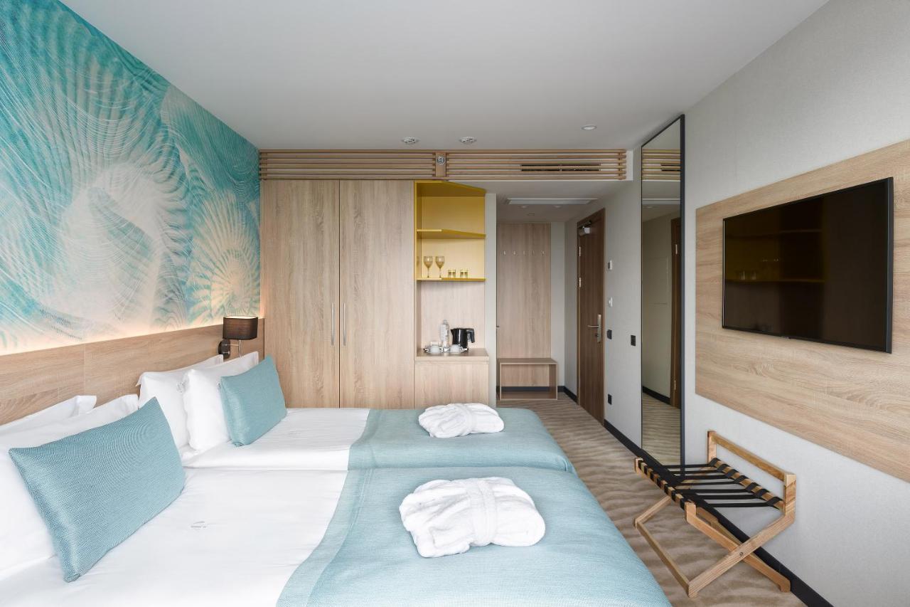 Premier Hotel Odessa Esterno foto A room at the hotel