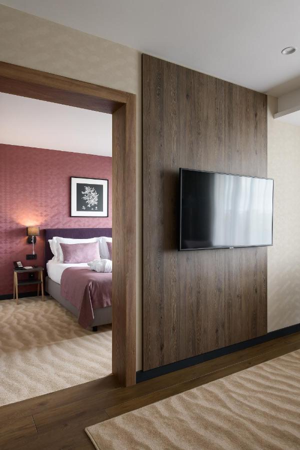 Premier Hotel Odessa Esterno foto A room at the hotel