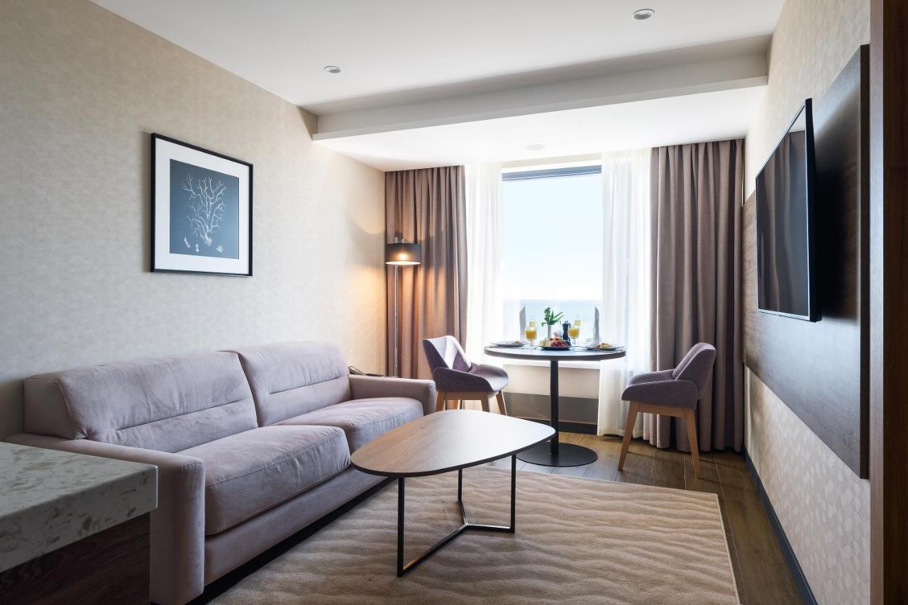 Premier Hotel Odessa Esterno foto A suite at the hotel