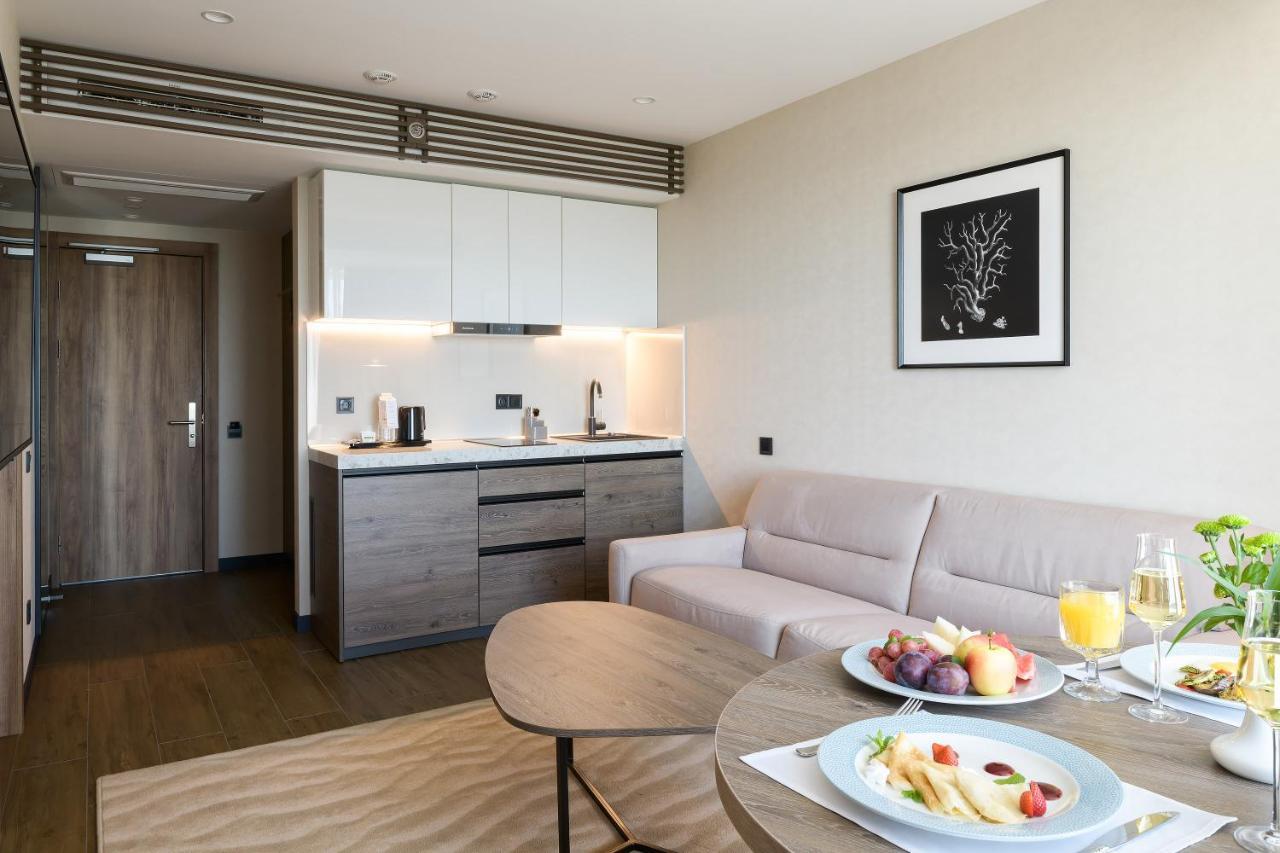 Premier Hotel Odessa Esterno foto A typical apartment at the complex