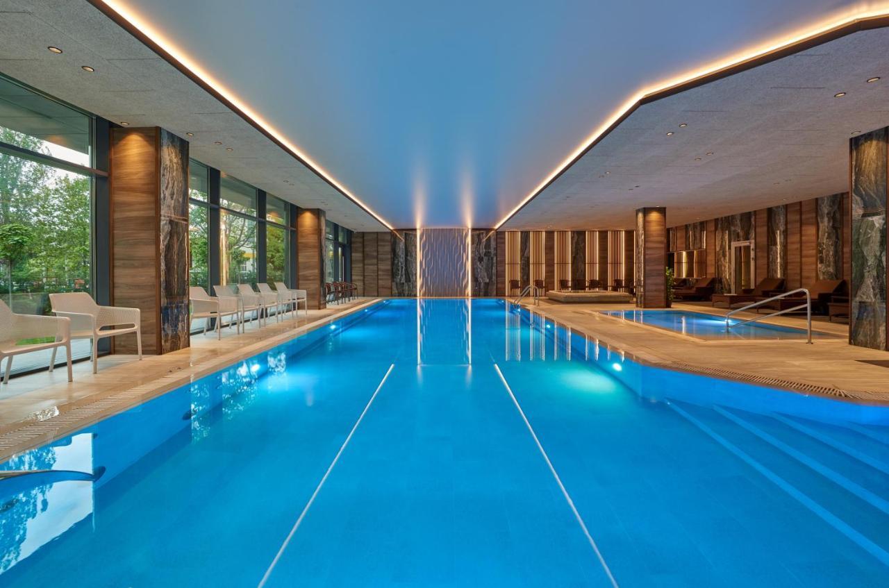 Premier Hotel Odessa Esterno foto The swimming pool at The Dorchester